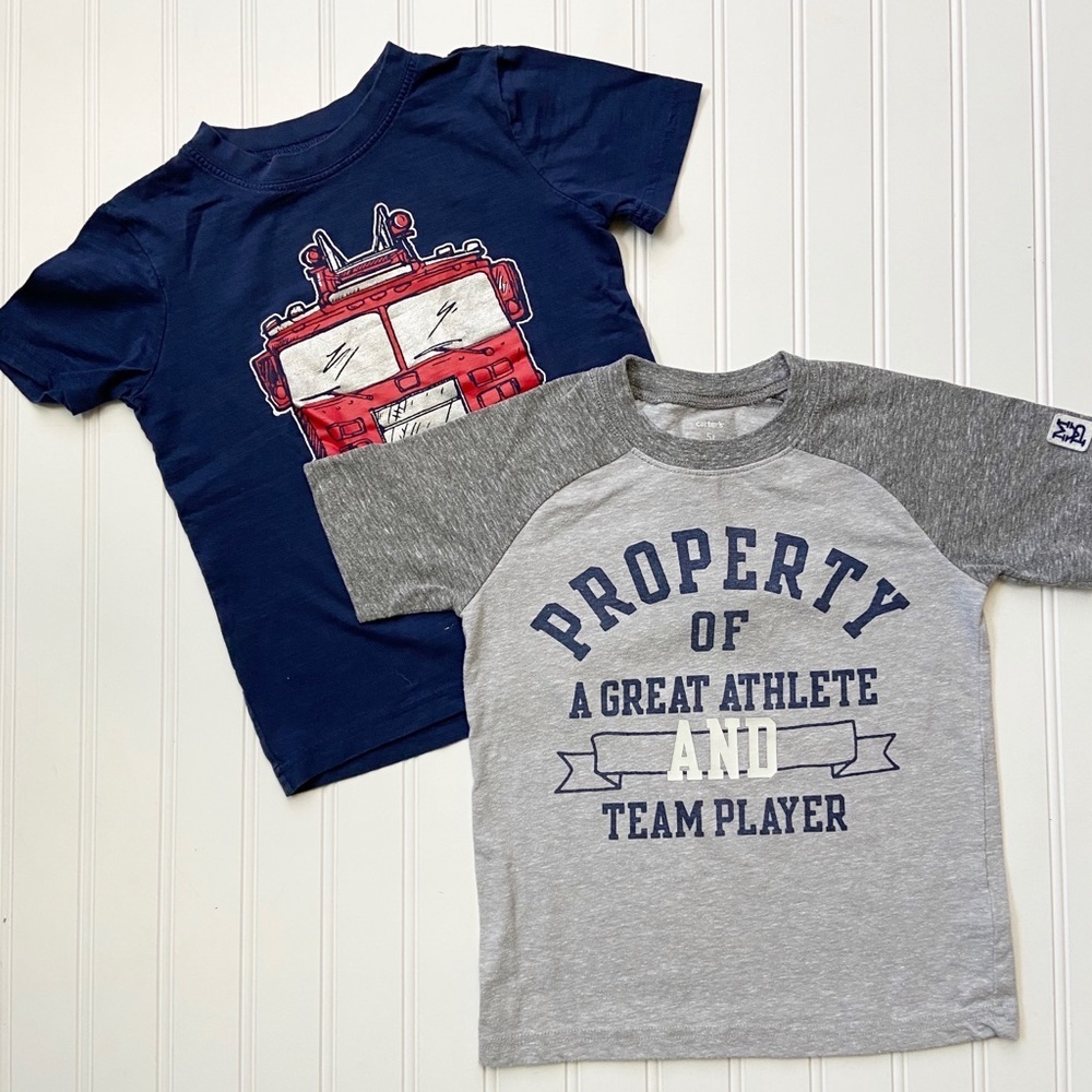 •Carter’s• pr of graphic tees